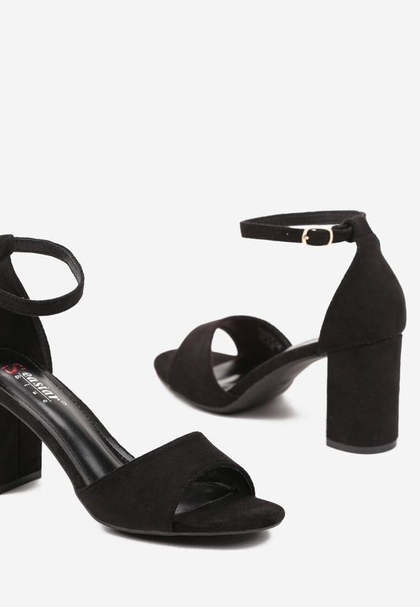 Born2be - Czarne Eleganckie Sandały na Słupku z Imitacji Zamszu Deovara. Okazja: na co dzień. Kolor: czarny. Materiał: zamsz. Obcas: na słupku. Styl: elegancki