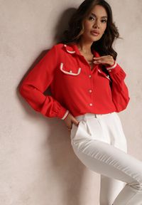 Renee - Czerwona Koszula Zdobiona Biżuteryjnymi Guzikami i Tasiemkami Tosur. Kolor: czerwony. Wzór: aplikacja. Styl: retro, elegancki #1