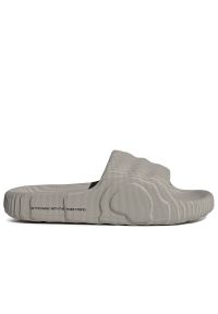 Adidas - Klapki adidas Adilette 22 HQ4670 - brązowe. Zapięcie: pasek. Kolor: brązowy. Sport: turystyka piesza, pływanie #1