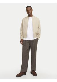 Jack & Jones - Jack&Jones Kurtka bomber Cbane 12272567 Beżowy Regular Fit. Kolor: beżowy. Materiał: syntetyk