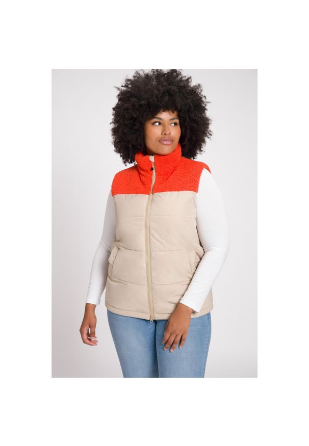 ULLA POPKEN - Damskie Pikowana kamizelka pluszowy polar stójka dwukierunkowy suwak. Typ kołnierza: kołnierzyk stójkowy. Kolekcja: plus size. Kolor: beżowy. Materiał: poliester, materiał. Sport: turystyka piesza