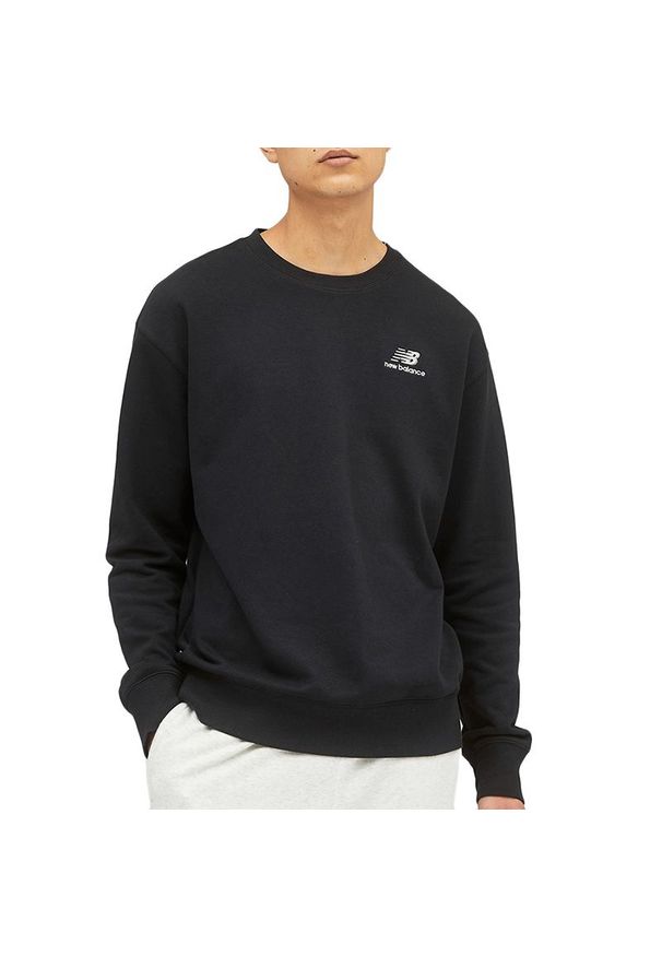 Bluza New Balance UT21501BK - czarna. Kolor: czarny. Materiał: materiał, tkanina. Wzór: aplikacja. Styl: klasyczny, sportowy