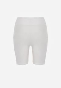 Born2be - Białe Szorty Kolarki z Wysokim Stanem o Modelującym Fasonie Kimolodia. Okazja: na co dzień. Stan: podwyższony. Kolor: biały. Styl: casual #3
