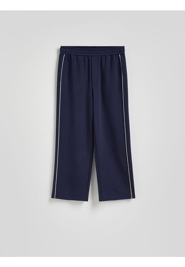 Reserved - Spodnie loose fit - granatowy. Kolor: niebieski. Materiał: wiskoza, dzianina