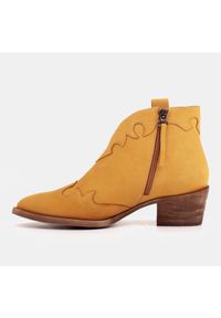 Marco Shoes Nieocieplane botki z zamszu i falistymi wstawkami brązowe żółte. Kolor: brązowy, wielokolorowy, żółty. Materiał: zamsz #9