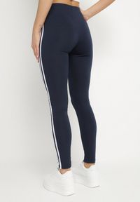 Born2be - Granatowe Legginsy z Ozdobnymi Lampasami Janiaima. Kolor: niebieski. Materiał: tkanina. Styl: klasyczny #6