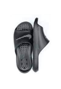 Klapki męskie Nike Victoru One Shower Slide. Kolor: czarny. Materiał: syntetyk, materiał. Sport: pływanie, fitness