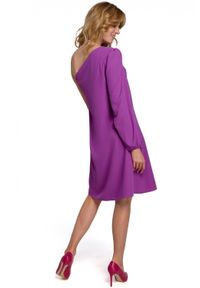 Makover - Asymetryczna sukienka na jedno ramię fioletowa. Okazja: na wesele, na imprezę, na ślub cywilny. Kolor: fioletowy. Typ sukienki: asymetryczne. Styl: wizytowy #2