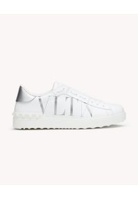 VALENTINO - Skórzane sneakersy Open VLNT. Kolor: biały. Materiał: skóra. Wzór: aplikacja, napisy #5