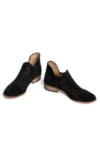 Inna - Półbuty ażurowe zamszowe czarne Optimo-41. Okazja: do pracy. Kolor: czarny. Materiał: zamsz. Wzór: ażurowy. Obcas: na obcasie. Styl: elegancki, klasyczny. Wysokość obcasa: średni #2