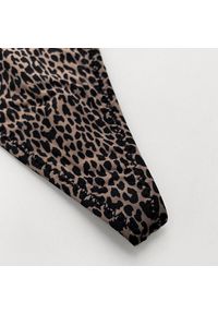 Intica - Stringi biodrówki z delikatnych materiałów niewidoczne pod ubraniem Viole. Kolor: czerwony. Materiał: materiał #9