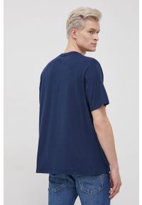 Levi's® - Levi's T-shirt bawełniany kolor granatowy z nadrukiem 16143.0393-Blues. Okazja: na spotkanie biznesowe. Kolor: niebieski. Materiał: bawełna. Wzór: nadruk. Styl: biznesowy #4