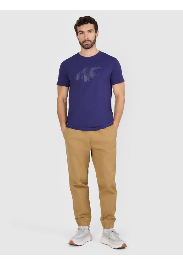 4f - 4F T-shirt regular z nadrukiem męski - granatowy L. Okazja: na co dzień. Kolor: niebieski. Materiał: bawełna, dzianina, jersey. Długość rękawa: krótki rękaw. Długość: krótkie. Wzór: nadruk. Styl: klasyczny, casual, sportowy