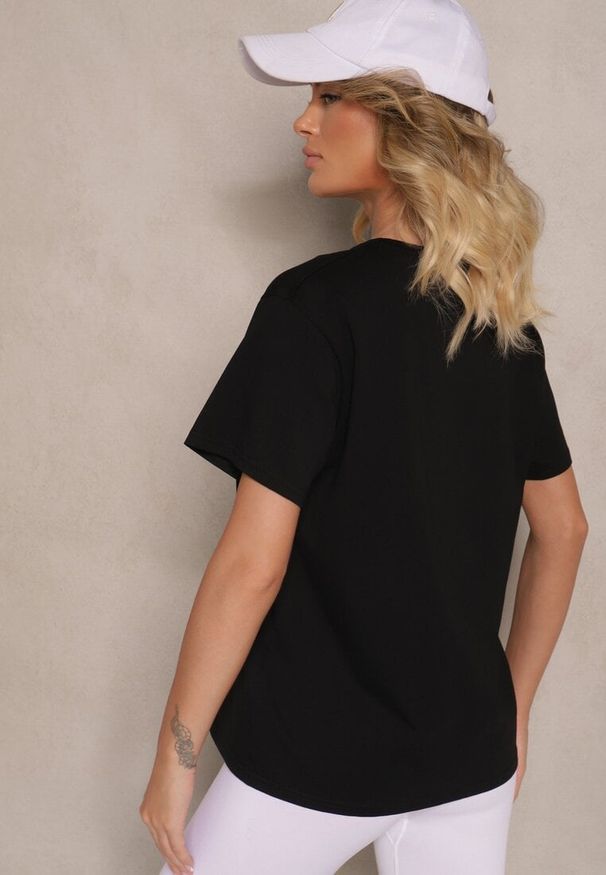 Renee - Czarny T-shirt z Bawełny Ozdobiony Perełkami i Napisem Naloreth. Okazja: na co dzień. Kolor: czarny. Materiał: bawełna. Wzór: aplikacja, napisy. Styl: klasyczny, casual, elegancki