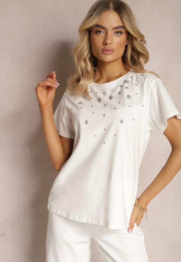 Renee - Biały T-shirt z Bawełny Ozdobiony Cyrkoniami Askadia. Kolor: biały. Materiał: bawełna. Wzór: aplikacja. Styl: glamour