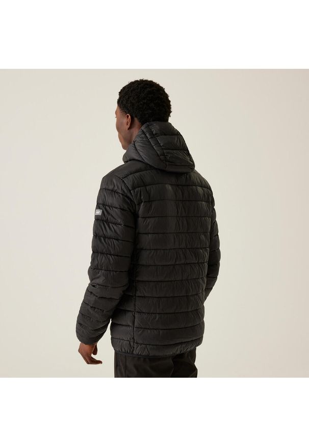 Regatta - Kurtka turystyczna pikowana męska z kapturem Marizion. Typ kołnierza: kaptur. Kolor: czarny. Materiał: poliamid. Sport: turystyka piesza