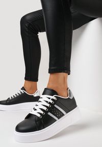 Born2be - Czarne Sneakersy na Platformie z Ażurowym Zdobieniem Jovieni. Kolor: czarny. Materiał: jeans. Wzór: aplikacja, ażurowy. Obcas: na platformie
