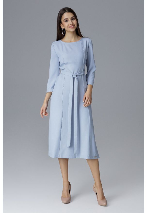 e-margeritka - Klasyczna sukienka midi wiązana w talii błękit - m. Okazja: do pracy, na spotkanie biznesowe. Materiał: poliester, materiał. Typ sukienki: proste. Styl: klasyczny. Długość: midi