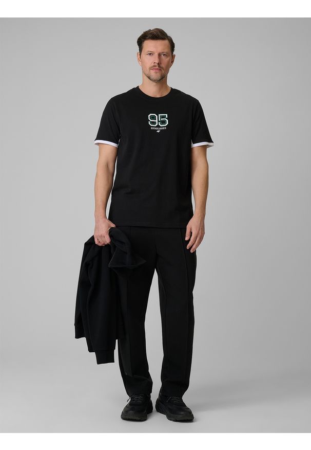 4f - 4F T-shirt regular z nadrukiem męski - czarny M. Okazja: na co dzień. Kolor: czarny. Materiał: dzianina, bawełna, materiał. Wzór: nadruk. Styl: casual