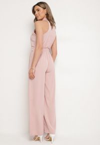 Born2be - Różowy Kombinezon z Ozdobną Kokardą Nelifira. Okazja: na wesele, na imprezę, na co dzień, na ślub cywilny. Kolor: różowy. Długość: długie. Wzór: aplikacja. Styl: elegancki, casual #3