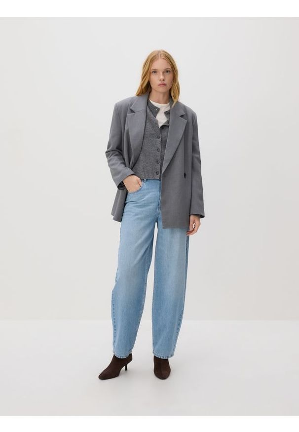 Reserved - Jeansy barrel leg - niebieski. Kolor: niebieski