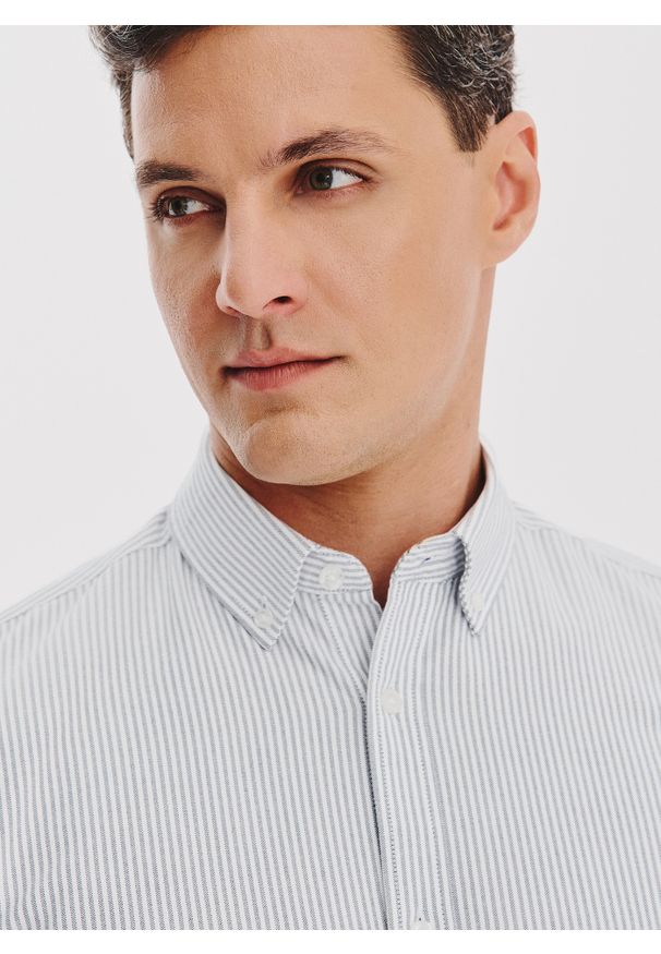 Pako Lorente - PAKO LORENTE – Koszula męska w szary prążek. Typ kołnierza: button down. Kolor: szary. Materiał: bawełna. Długość rękawa: długi rękaw. Długość: długie. Wzór: prążki