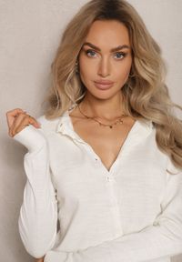 Renee - Jasnobeżowy Rozpinany Kardigan Ozdobiony Ściągaczem Omelle. Typ kołnierza: dekolt w serek. Kolor: beżowy. Materiał: jeans. Wzór: aplikacja. Styl: elegancki #5