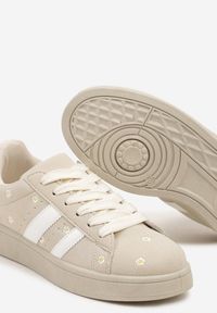 Renee - Beżowe Sneakersy Ozdobione Haftowanymi Kwiatami i Paskami Malirelle. Okazja: na co dzień. Zapięcie: pasek. Kolor: beżowy. Materiał: jeans. Wzór: aplikacja, kwiaty, haft. Obcas: na obcasie. Wysokość obcasa: niski