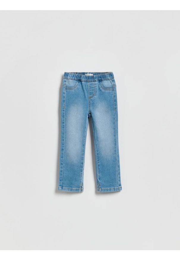 Reserved - Jeansy straight z rozcięciami - niebieski. Kolor: niebieski. Materiał: jeans