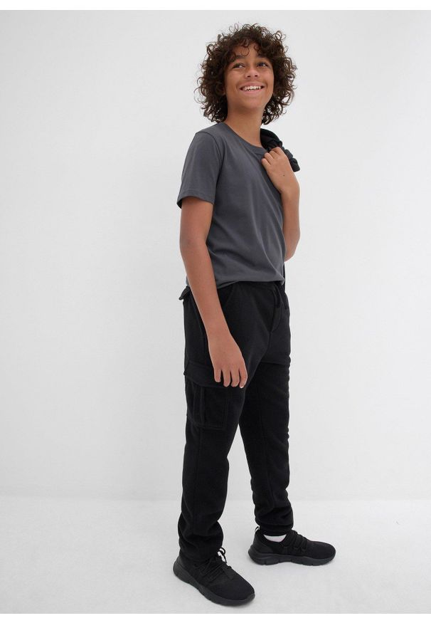 bonprix - Polarowe spodnie bojówki, regular fit. Kolor: czarny. Materiał: polar