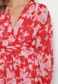 Born2be - Czerwona Sukienka Rozkloszowana w Kwiaty Aclia. Okazja: na wesele, na ślub cywilny, na imprezę. Kolor: czerwony. Wzór: kwiaty #3