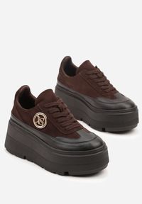 Born2be - Czarno-Brązowe Sneakersy Vices na Platformie Zdobione Okrągłą Aplikacją Wodvire. Okazja: na co dzień, na spacer. Nosek buta: okrągły. Kolor: czarny. Materiał: jeans. Szerokość cholewki: normalna. Wzór: aplikacja. Obcas: na platformie. Sport: turystyka piesza #4