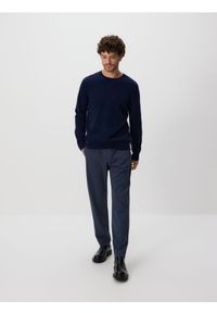 Reserved - Spodnie joggery - granatowy. Kolor: niebieski. Materiał: wiskoza, tkanina