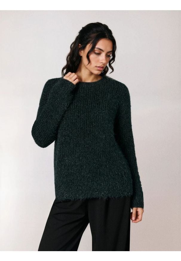 Sinsay - Sweter z futrzanym wykończeniem - zielony. Kolor: zielony. Materiał: futro