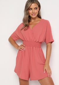 Born2be - Różowy Kombinezon z Zakładkowym Dekoltem i Gumką w Talii Belandrea. Okazja: na co dzień. Kolor: różowy. Materiał: jeans. Długość rękawa: krótki rękaw. Długość: krótkie. Sezon: lato. Styl: sportowy, casual, elegancki #2