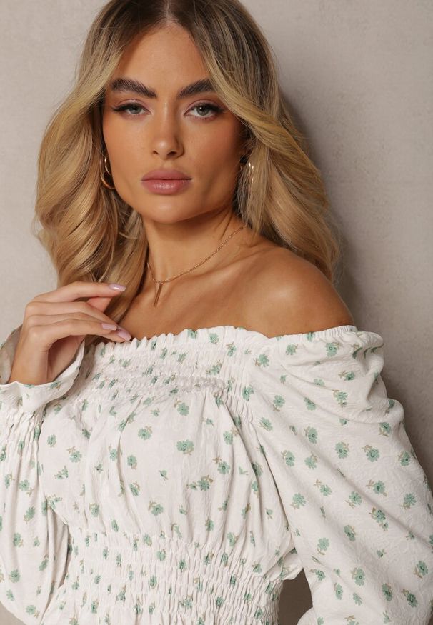 Renee - Biało-Zielona Bluzka z Falbankami przy Rękawach Wykończona Gumką w Pasie Naliaria. Typ kołnierza: kołnierz z falbankami. Kolor: biały