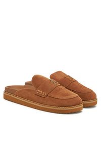 TOMMY HILFIGER - Tommy Hilfiger Klapki Suede Closed Toe Mule FW0FW08583 Brązowy. Kolor: brązowy. Materiał: zamsz, skóra #4