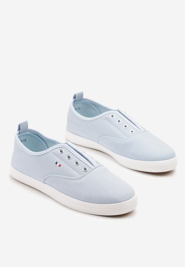 Born2be - Jasnoniebieskie Klasyczne Tenisówki z Elastyczną Wstawką Sepelle. Kolor: niebieski. Materiał: jeans. Styl: klasyczny