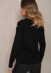 Renee - Czarny Sweter z Wiskozą Naszywką Napisem i Cyrkoniami Lilrae. Okazja: do pracy, na co dzień. Kolor: czarny. Materiał: wiskoza. Wzór: aplikacja, napisy. Styl: casual, elegancki, wizytowy