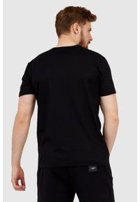 Dolce and Gabbana - DOLCE & GABBANA Czarny t-shirt męski z aplikacją z logo. Kolor: czarny. Materiał: prążkowany. Wzór: aplikacja