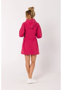 MOE - Sukienka bawełniana trapezowa jak bluza z kapturem fuksja. Okazja: na spacer, na co dzień. Typ kołnierza: kaptur. Kolor: różowy. Materiał: bawełna. Typ sukienki: trapezowe. Styl: casual #3