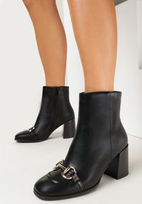 Born2be - Czarne Botki na Słupku z Klamerką na Nosku Gafiro. Zapięcie: zamek. Kolor: czarny. Materiał: materiał. Sezon: jesień, zima. Obcas: na słupku. Styl: klasyczny. Wysokość obcasa: średni #1