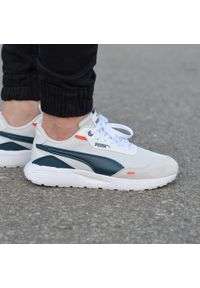 Buty lifestyle męskie Puma Runtamed Plus 389236 02. Kolor: biały, wielokolorowy, czarny, szary. Materiał: syntetyk, materiał. Szerokość cholewki: normalna. Sport: turystyka piesza