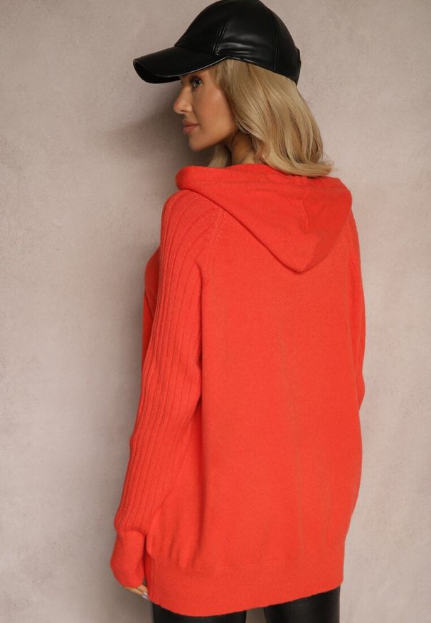 Renee - Pomarańczowy Sweter z Wiskozą i Kaszmirem oraz z Kapturem Nerolin. Okazja: na co dzień, na spacer. Typ kołnierza: kaptur. Kolor: pomarańczowy. Materiał: kaszmir, wiskoza. Styl: casual, elegancki