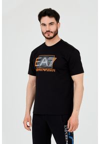 EA7 Emporio Armani - EA7 Czarny t-shirt z holograficznym logo. Kolor: czarny