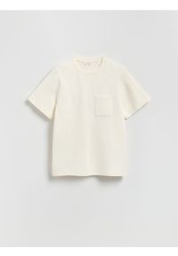 Reserved - T-shirt comfort z kieszonką - złamana biel. Materiał: bawełna, dzianina