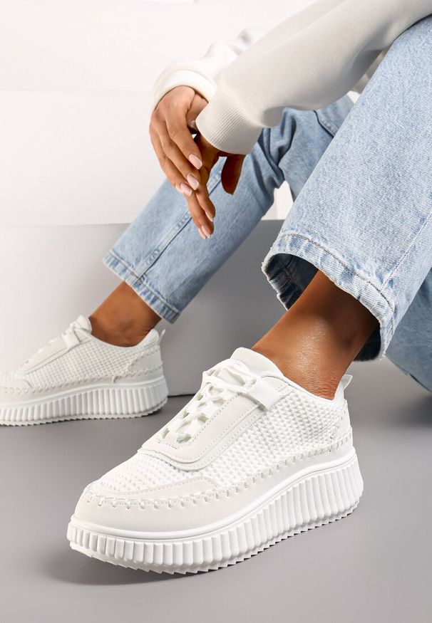 Renee - Białe Sznurowane Sneakersy na Platformie Dimakis. Kolor: biały. Obcas: na platformie