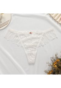 Intica - Stringi koronkowe bezszwowe dopasowane do ciała Dehlia. Kolor: biały. Materiał: koronka. Wzór: koronka