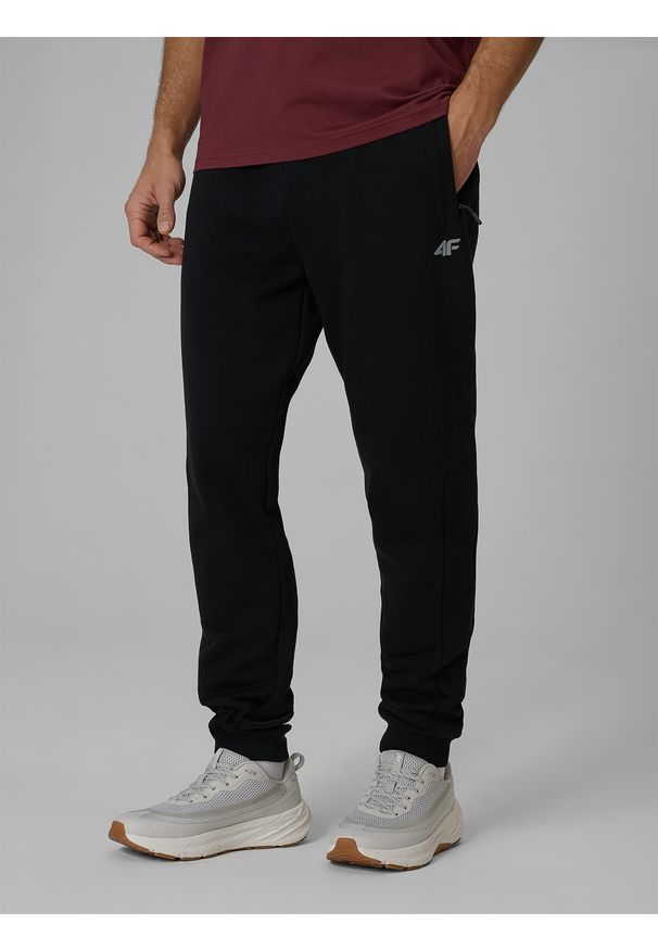 4f - 4F Spodnie dresowe joggery męskie - czarne M. Kolor: czarny. Materiał: dresówka