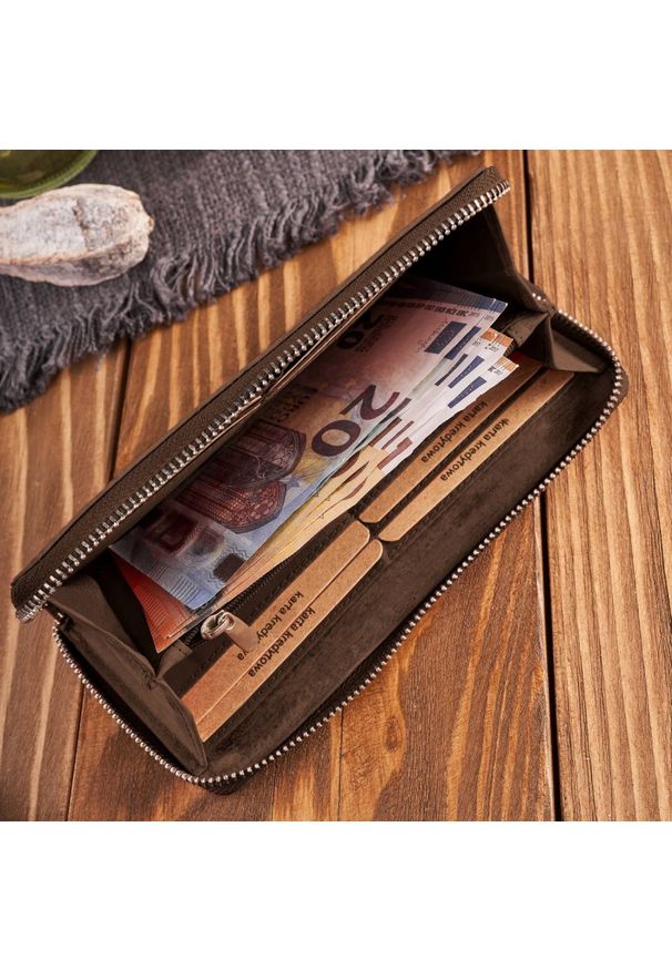 PAOLO PERUZZI - Portfel skórzany vintage Paolo Peruzzi brązowy T-116-HBR. Kolor: brązowy. Materiał: skóra. Wzór: geometria